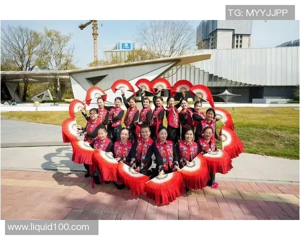 城市马拉松中的街舞队灵活性展现与城市文化融合的精彩瞬间